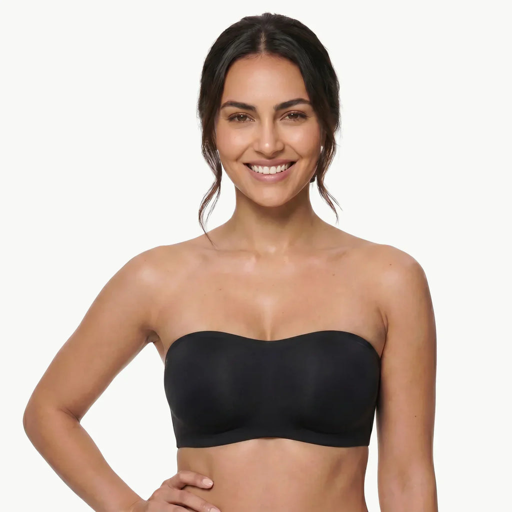 Soutien-gorge invisible sans bretelles noir porté de face